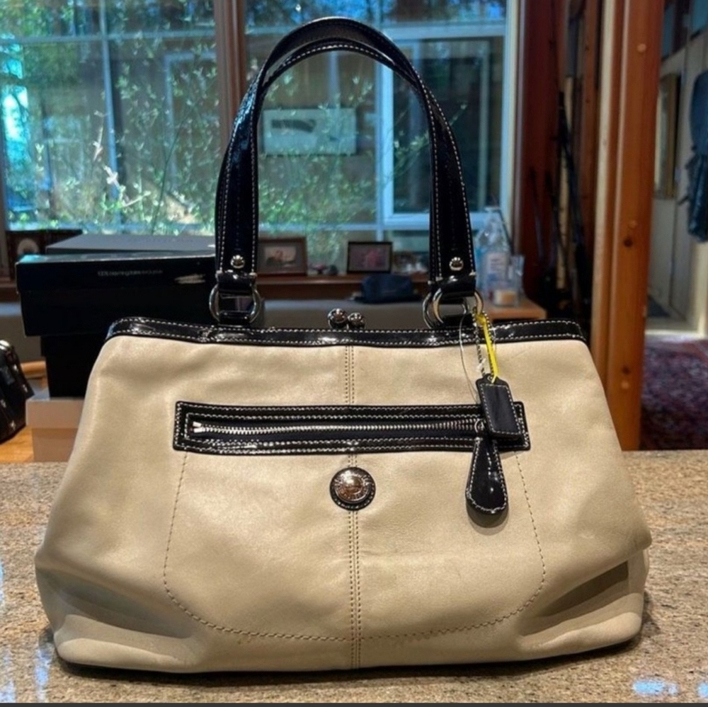 #51 Handbag Coach Tote Laura Spectator Cream with Navy Patent Straps